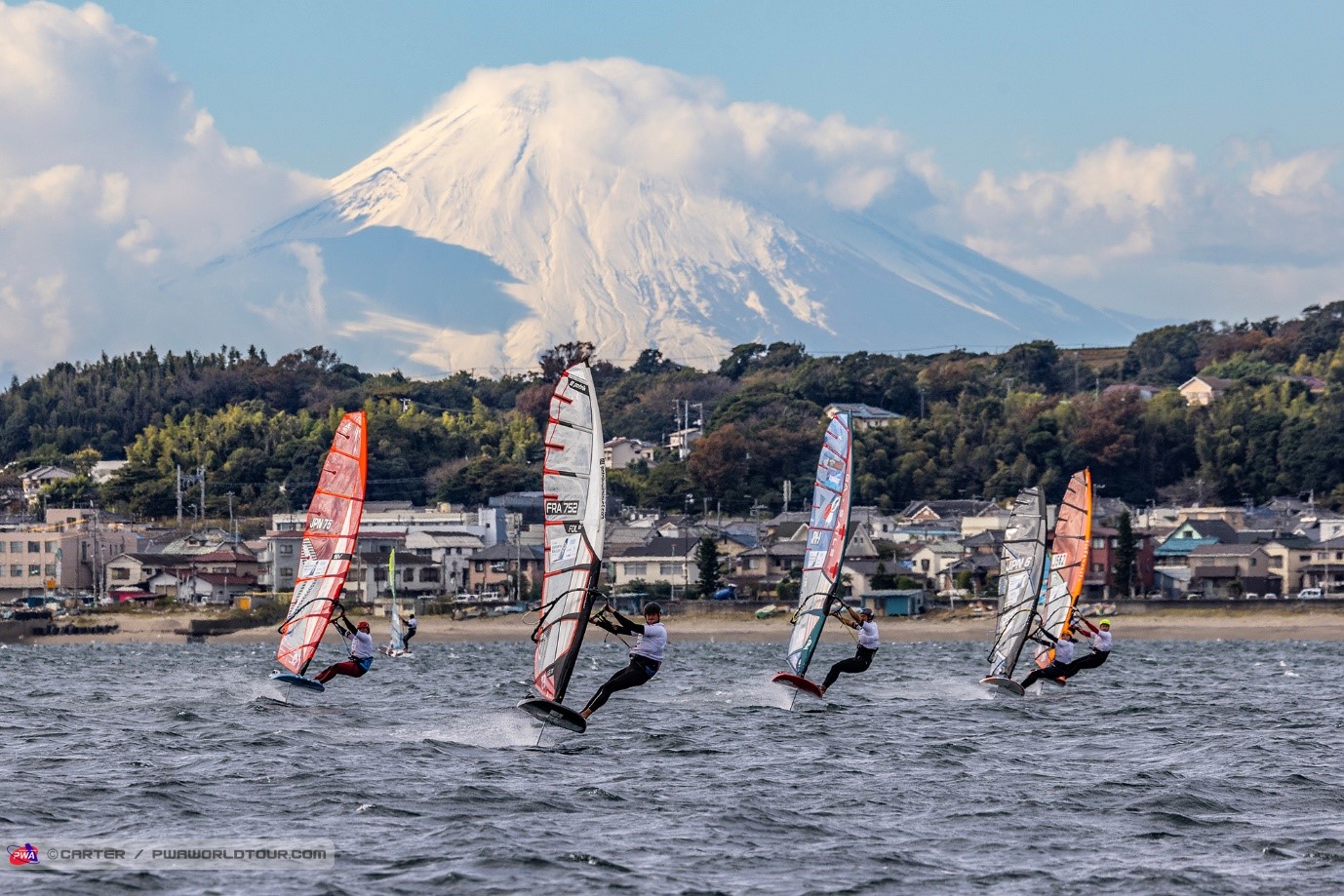 【今年も運航】世界レベルを目撃！ウインドサーフィンワールドカップを間近で観戦【ご予約はお早めに】